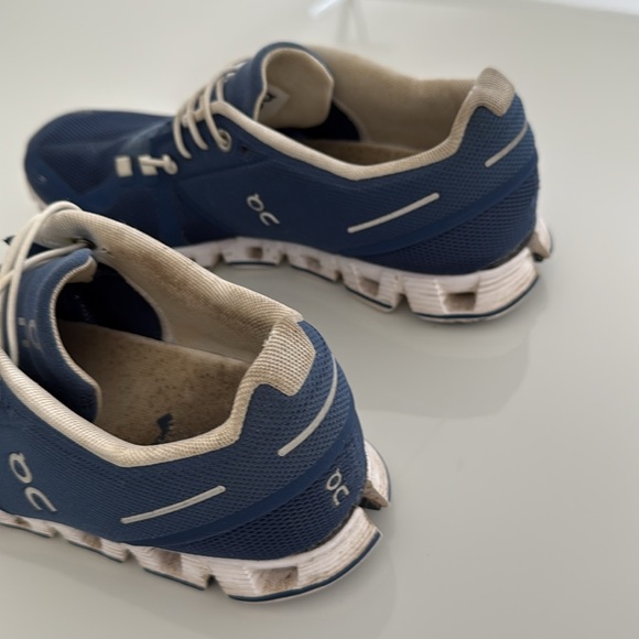 On Cloud 5 Blue & White Size 7.5 - Picture 4 of 7